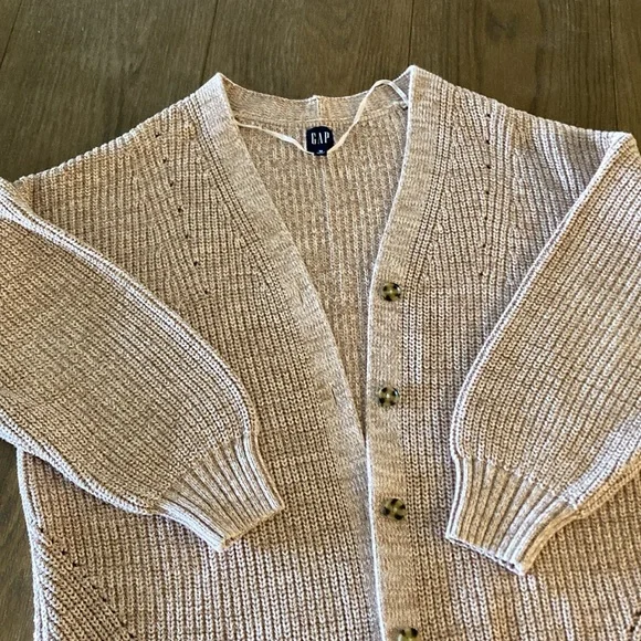 SOLD Gap Oversized Sweater, very soft comfy, like new szM - Picture 1 of 3